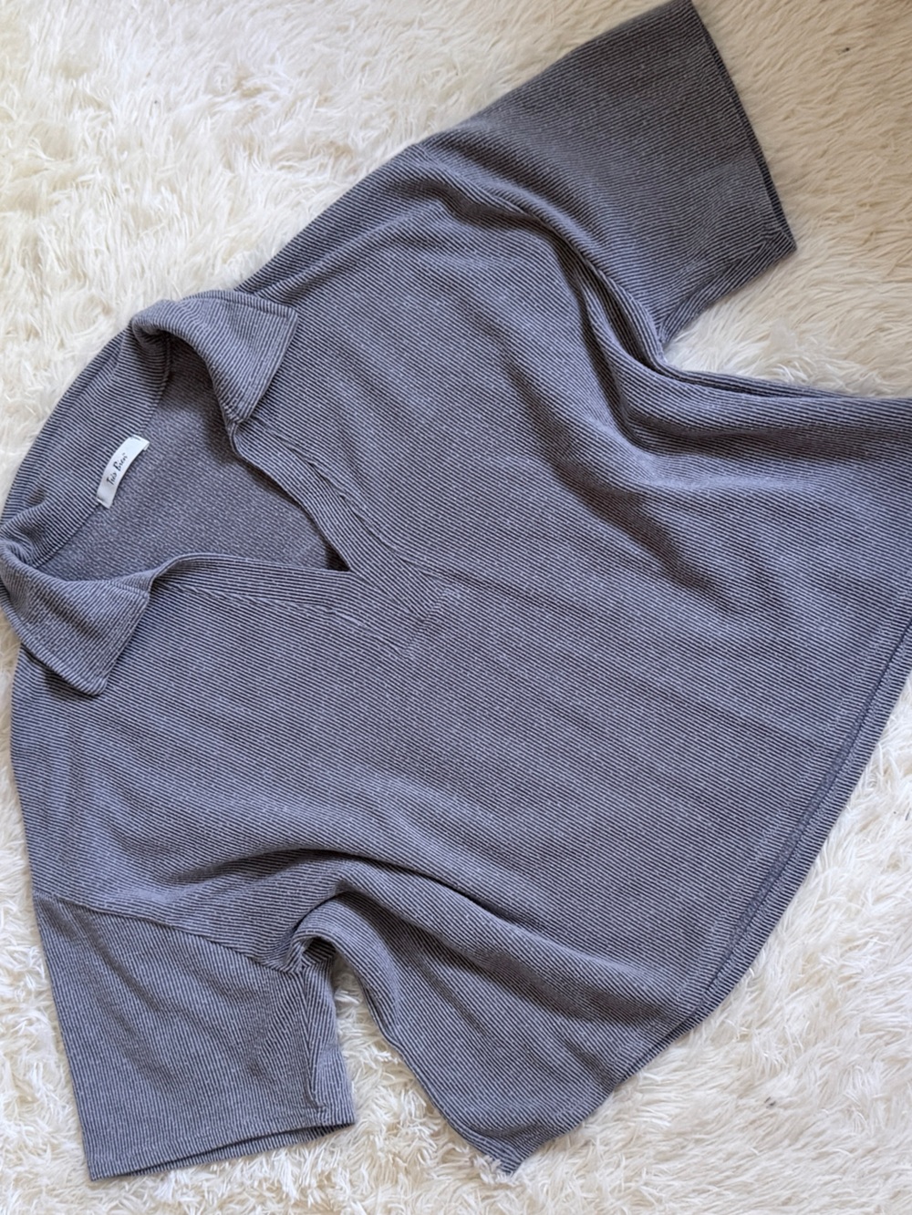 Tres Bien Short-Sleeve Knit Polo Top in Heather Gray
